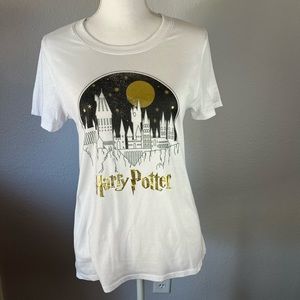 Harry Potter Warner Bros Hogwarts Black Metallic Gold White Short Sleeve Tee